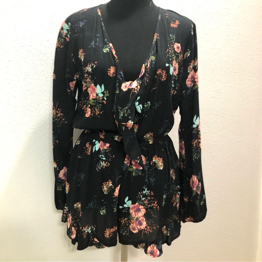 Band of Gypsies Long Sleeve Short Romper, Pink Floral Print, Size S, Tie Front